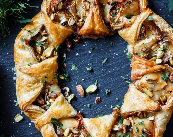 Cranberry and Brie puff pastry wreath